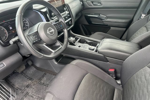 Used 2025 Nissan Pathfinder SV AWD/4WD image 9
