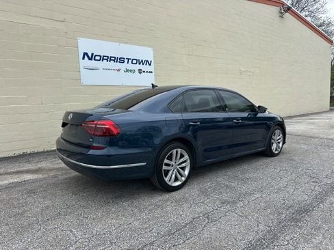 Used 2019 Volkswagen Passat 2.0T Wolfsburg w/ Wheels & Sunroof Package FWD image 4