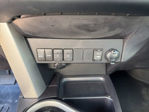 Used 2018 Toyota RAV4 Limited image 26