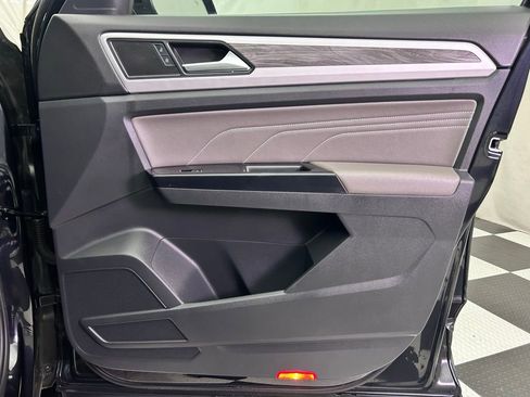 Used 2021 Volkswagen Atlas Cross Sport SE image 21