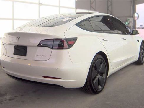 Used 2022 Tesla Model 3 Long Range AWD/4WD image 8