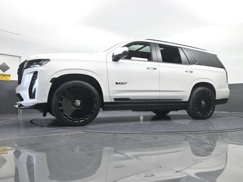 Used 2023 Cadillac Escalade V AWD/4WD image 86