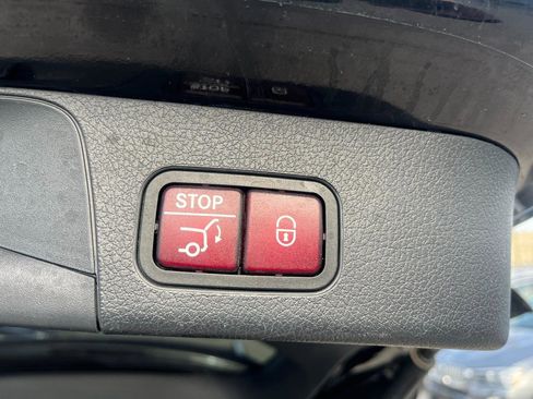 Used 2020 Mercedes-Benz GLB 250 GLB 250 4MATIC w/ Premium Package image 16