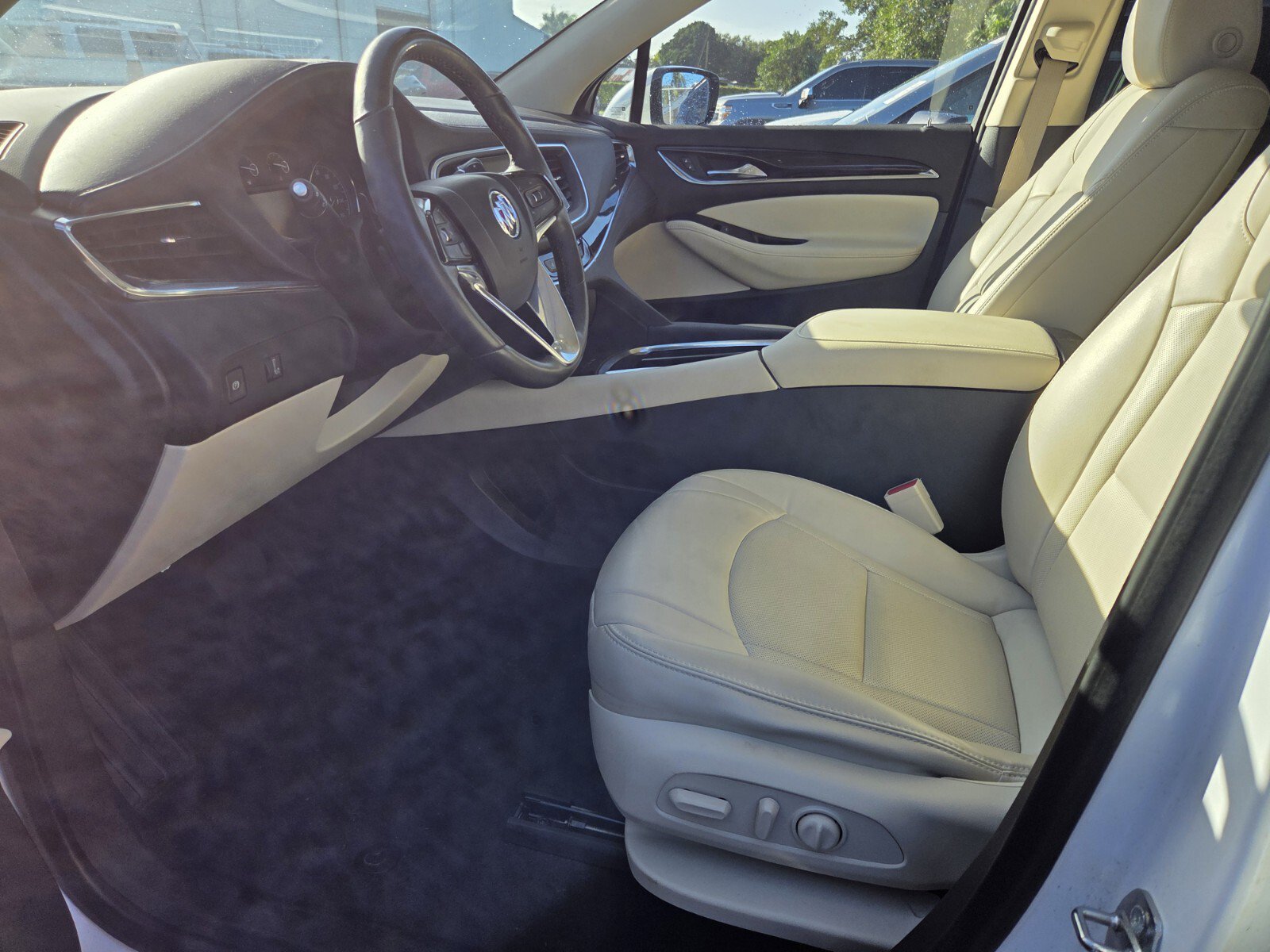 Used 2023 Buick Enclave Essence FWD image 6