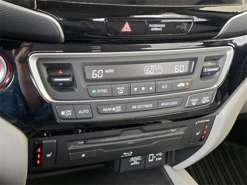 Used 2020 Honda Pilot Touring image 27