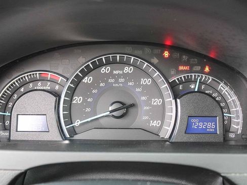 Used 2012 Toyota Camry XLE w/ Leather Pkg image 23