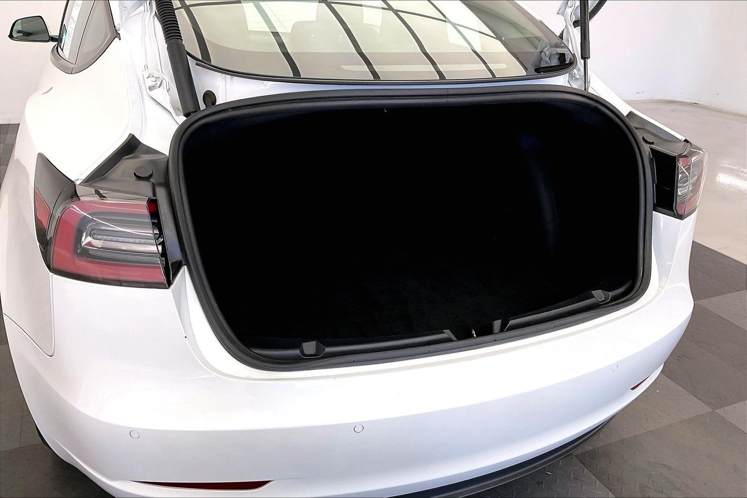 Used 2022 Tesla Model 3 Long Range AWD/4WD image 27