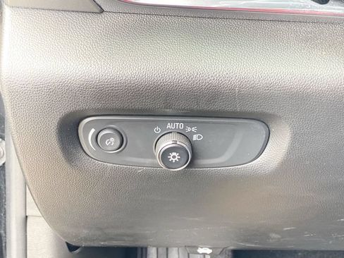 Used 2023 Chevrolet Traverse LT FWD image 17
