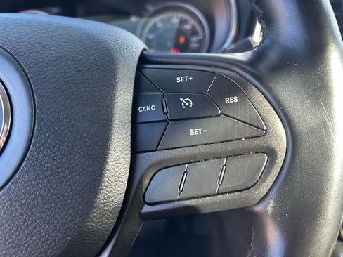 Used 2020 Jeep Cherokee Trailhawk w/ Cold Weather Group image 15