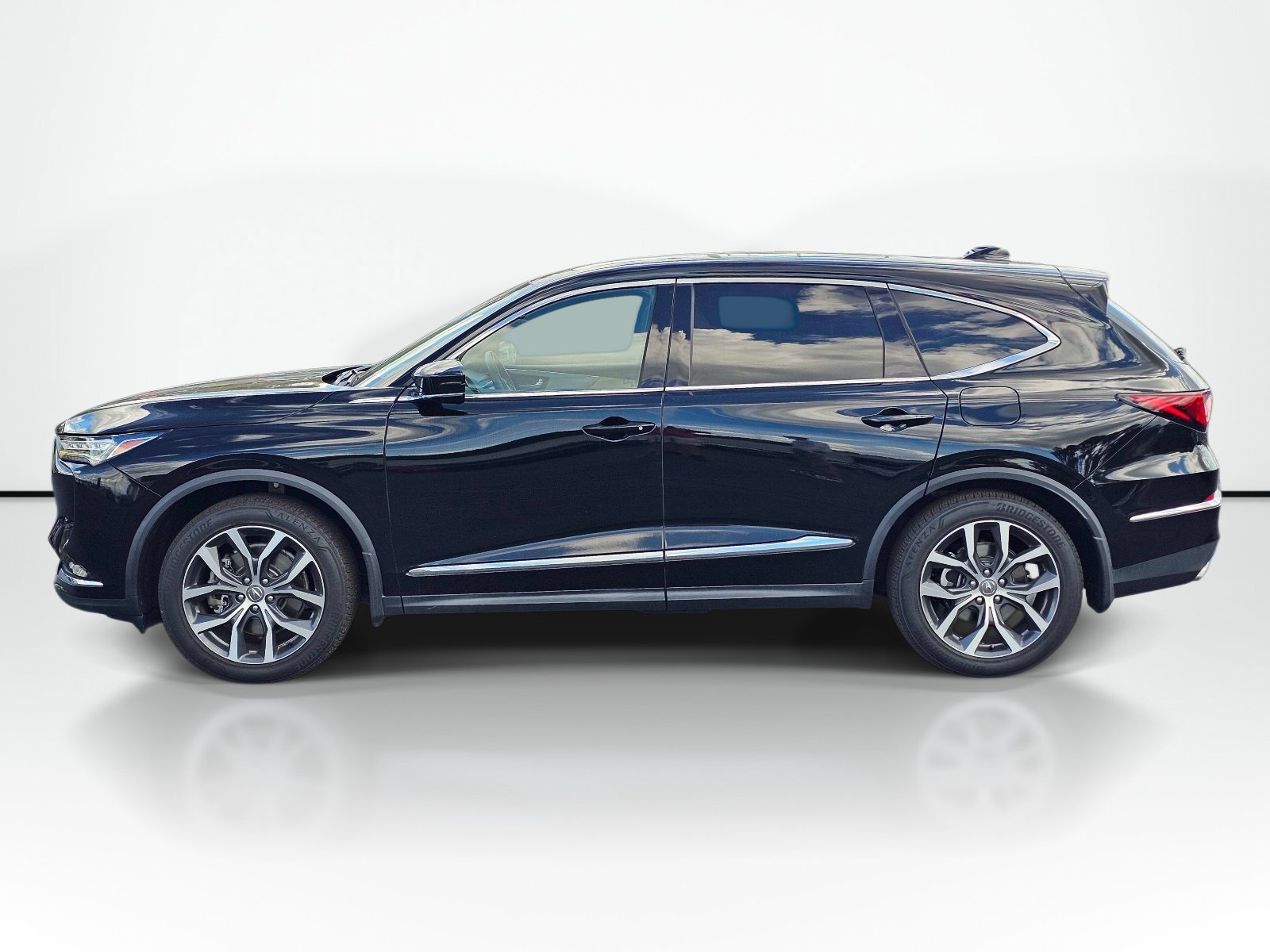 Used 2023 Acura MDX w/ Technology Package FWD image 13