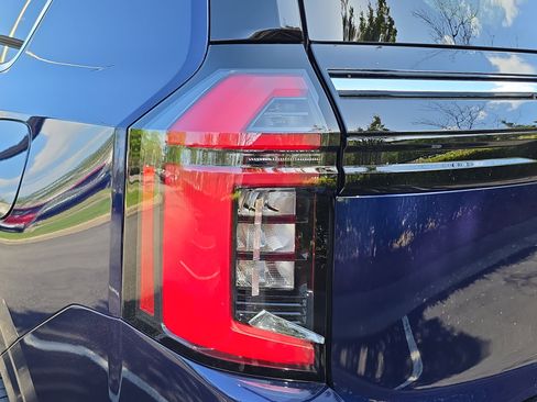 New 2025 Nissan Armada SL image 36