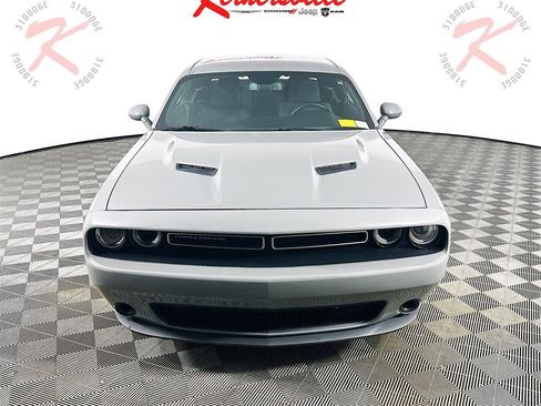 Used 2019 Dodge Challenger SXT image 2