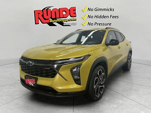 Used 2024 Chevrolet Trax RS w/ Sunroof Package FWD image 1