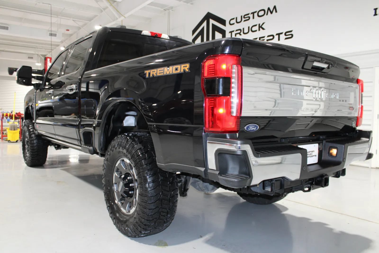 Used 2023 Ford F250 King Ranch w/ Tremor Off-Road Package AWD/4WD image 27