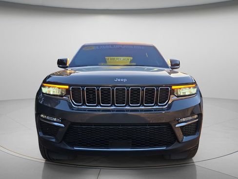 Used 2025 Jeep Grand Cherokee Limited image 4