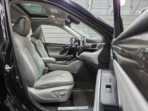 Used 2023 Toyota Highlander Limited AWD/4WD image 13