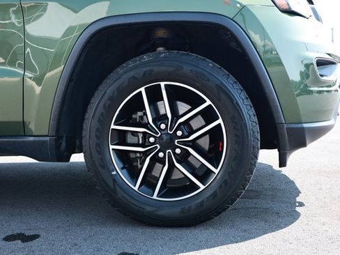 Certified 2021 Jeep Grand Cherokee Trailhawk w/ Trailhawk Luxury Group AWD/4WD image 5