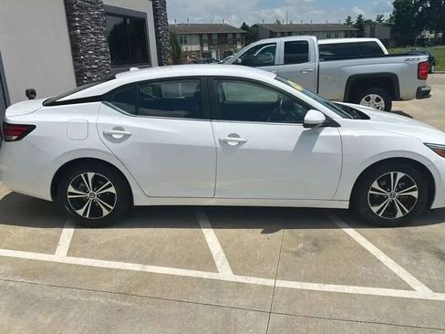 Used 2022 Nissan Sentra SV image 3