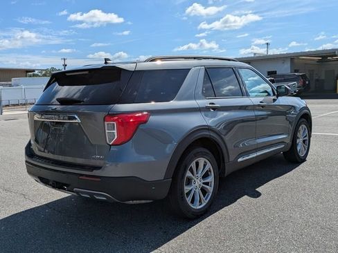 Used 2023 Ford Explorer XLT w/ Equipment Group 202A AWD/4WD image 3