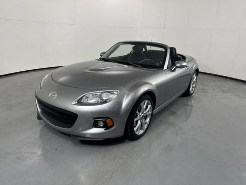 Used 2015 MAZDA MX-5 Miata Grand Touring w/ Premium Package RWD image 29