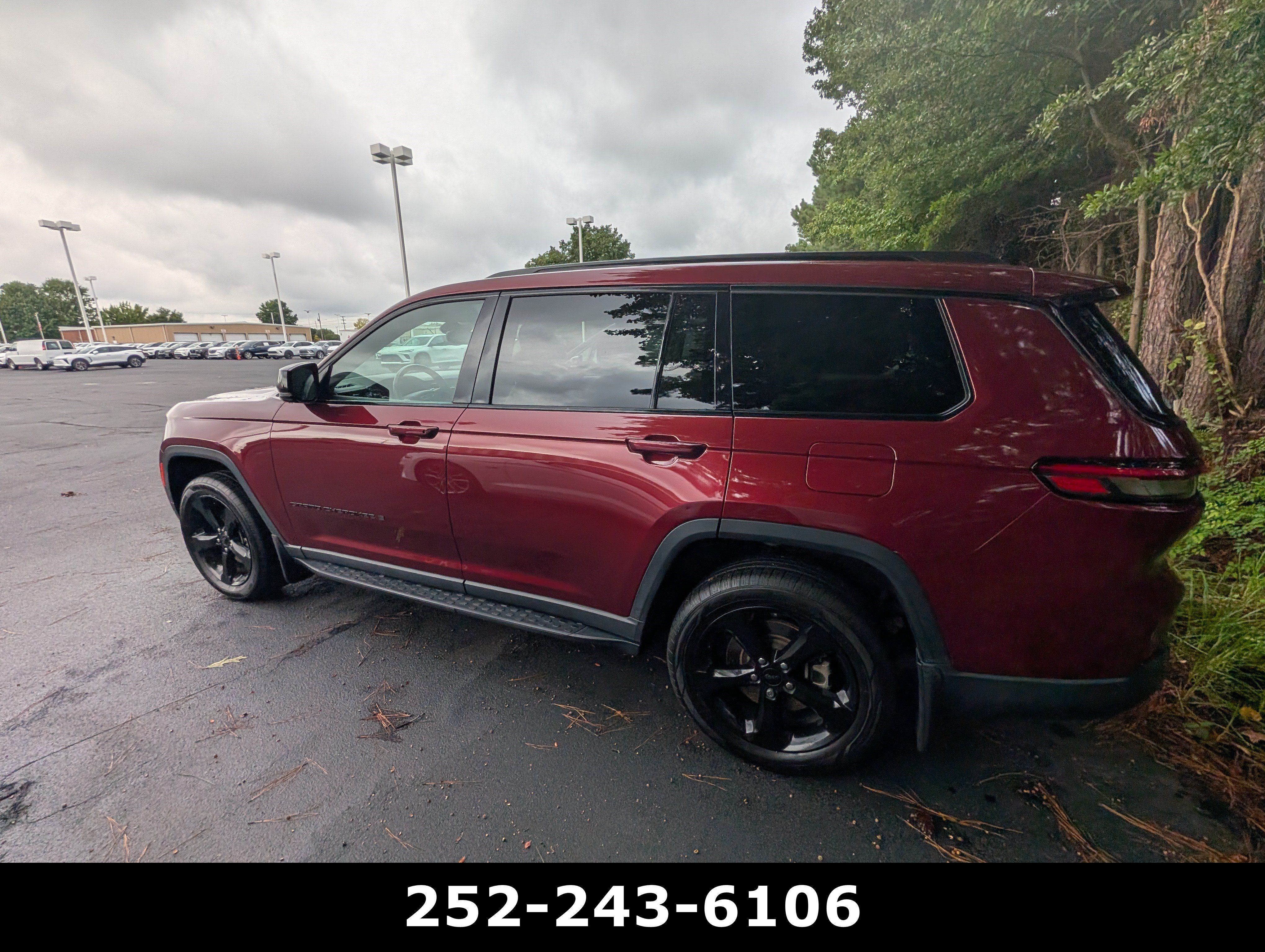 Used 2022 Jeep Grand Cherokee L Limited w/ Black Appearance Package AWD/4WD image 7