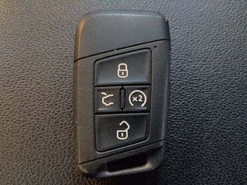 Used 2023 Volkswagen Taos SE image 32