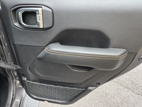 Used 2025 Jeep Wrangler Unlimited Sahara AWD/4WD image 17