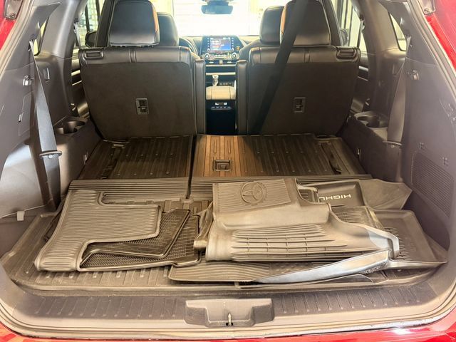 Used 2021 Toyota Highlander XSE AWD/4WD image 27