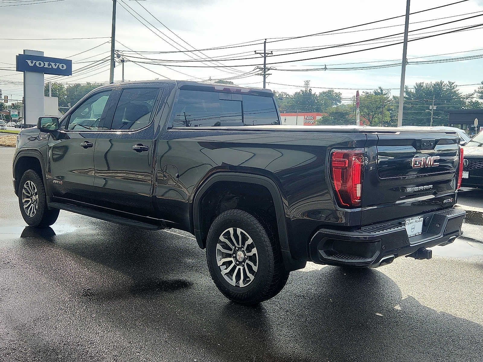 Used 2022 GMC Sierra 1500 AT4 w/ Technology Package AWD/4WD image 4