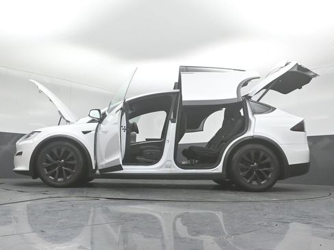 Used 2022 Tesla Model X image 50