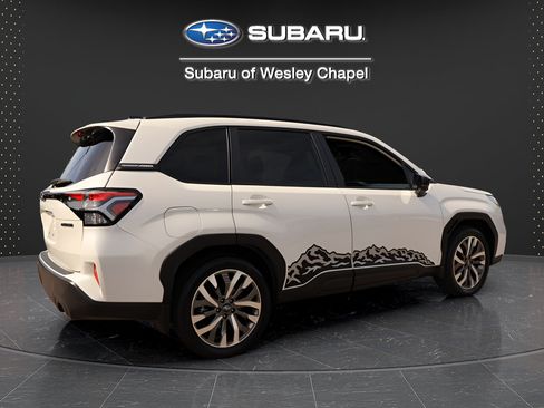 Used 2025 Subaru Forester Touring AWD/4WD image 9