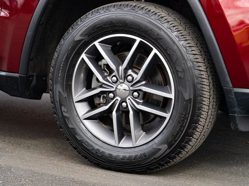 Used 2018 Jeep Grand Cherokee Limited AWD/4WD image 7