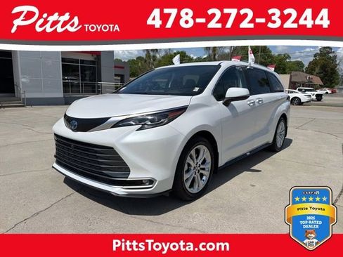 Certified 2024 Toyota Sienna Platinum FWD image 1