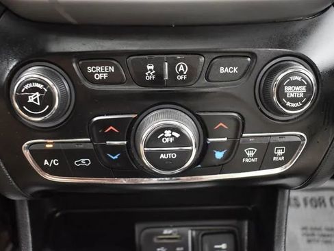 Used 2017 Jeep Cherokee Limited AWD/4WD image 32