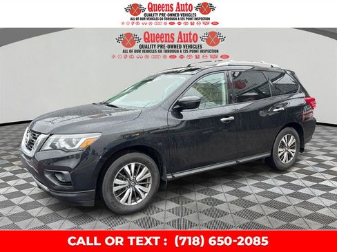 Used 2019 Nissan Pathfinder S AWD/4WD image 2