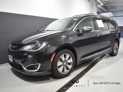 Used 2018 Chrysler Pacifica Limited w/ Advanced Safetytec Group