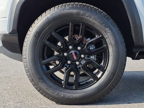 Used 2026 GMC Canyon AT4 w/ Technology Plus Package image 8