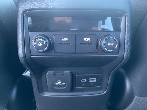 Used 2023 GMC Acadia SLE w/ Driver Convenience Package image 13