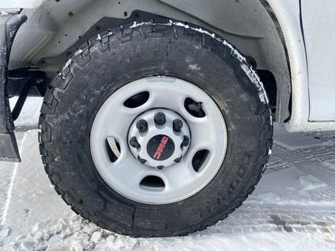 Used 2024 GMC Savana 2500 Extended w/ Driver Convenience Package image 18