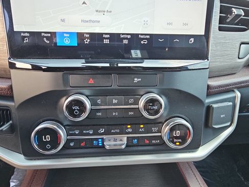 Used 2022 Ford Expedition Limited AWD/4WD image 24