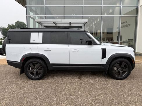 Used 2023 Land Rover Defender 130 SE AWD/4WD image 2