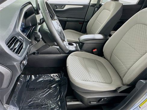 Used 2022 Ford Escape SE w/ SE Sport Appearance Package image 9