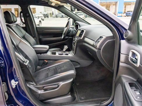 Used 2018 Jeep Grand Cherokee Laredo image 18