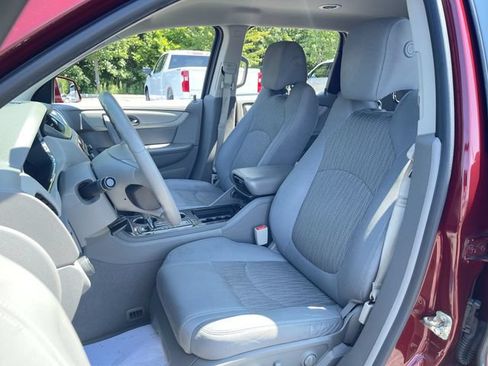 Used 2017 Chevrolet Traverse LT FWD image 17
