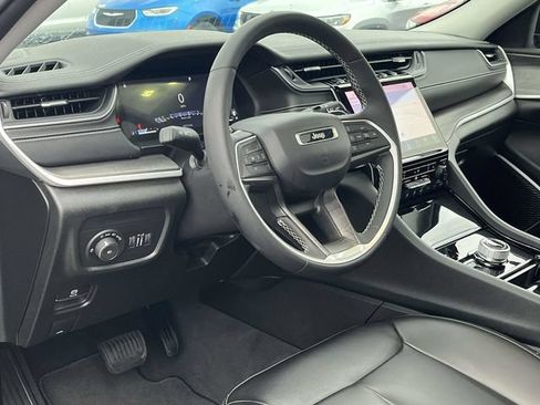 Used 2023 Jeep Grand Cherokee Limited AWD/4WD image 12