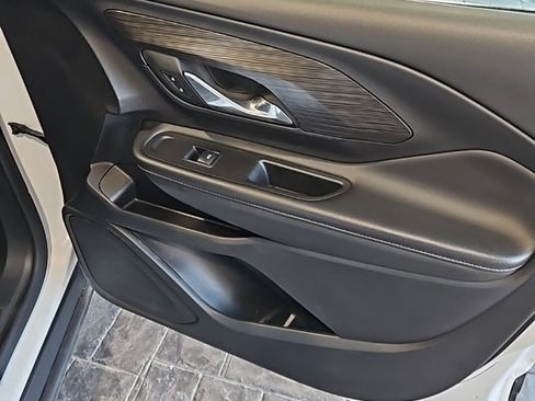 Used 2024 GMC Terrain SLT image 10