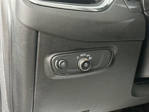 Used 2018 Chevrolet Equinox LT AWD/4WD image 10