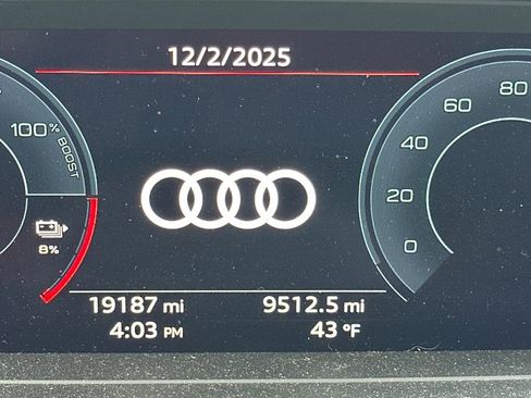 Used 2022 Audi Q4 e-tron Premium image 27