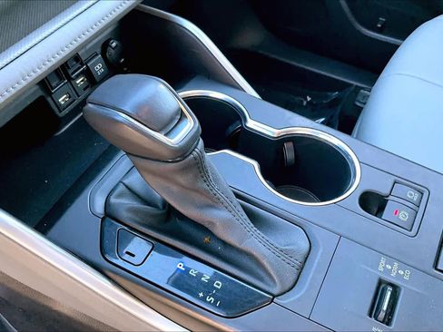 Used 2021 Toyota Highlander XLE image 16