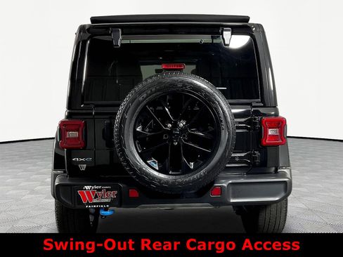 Used 2022 Jeep Wrangler Unlimited Sahara w/ Cold Weather Group AWD/4WD image 5